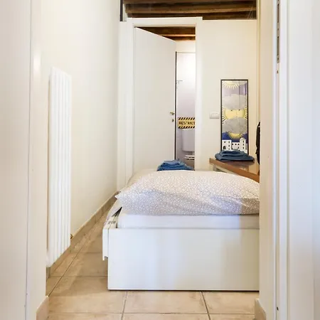 A Due Passi Della Casa Natale Del Maestro Toscanini 帕爾馬